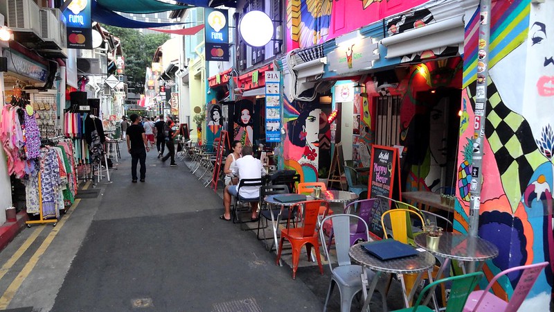 Haji Lane, itinerary liburan murah di Singapura sambil nonton konser.