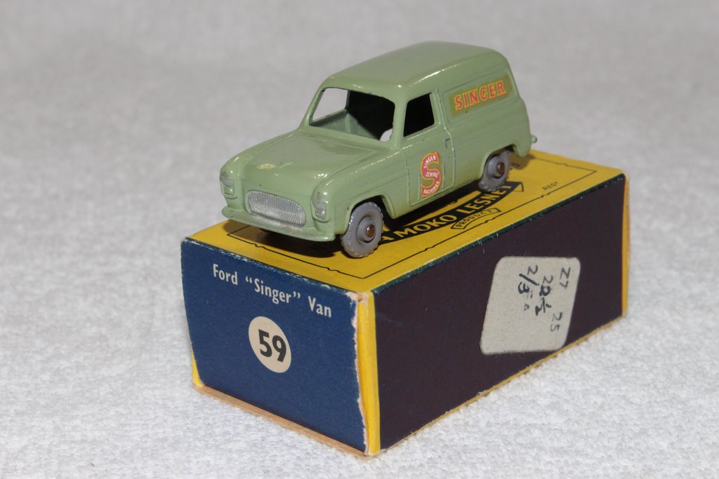 35_DT_Matchbox_59_Ford_Singer_Van