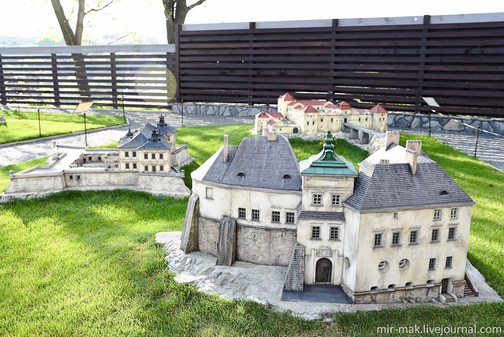 Musée de la miniature à Kamianets-Podilskyi Miniatures-museum-castles-kamianets-podilskyi-ukraine-26