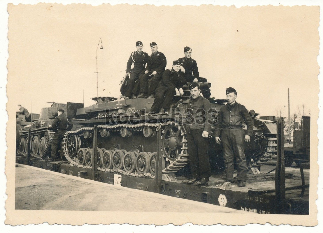 Foto Panzer IV und CKD Praga Panzer 38(t) auf Eisenbahn Waggon !
