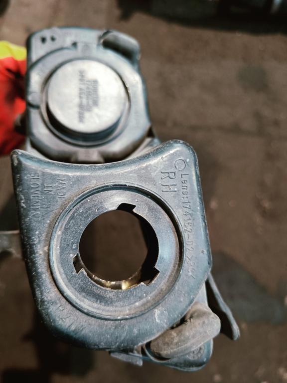 Крепление блока розжига фары