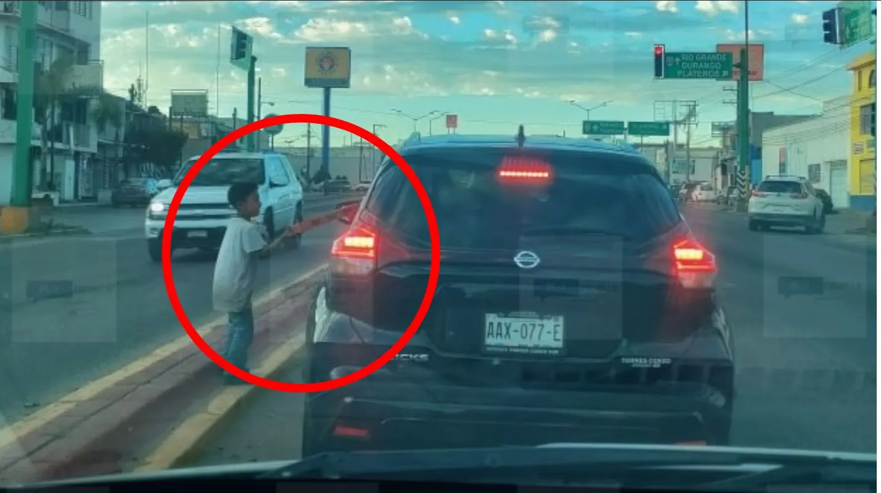 Viral: Automovilista decidió regalar pizzas a las personas que están en cruceros