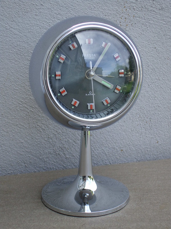 silver-vintagetulipclock.jpg