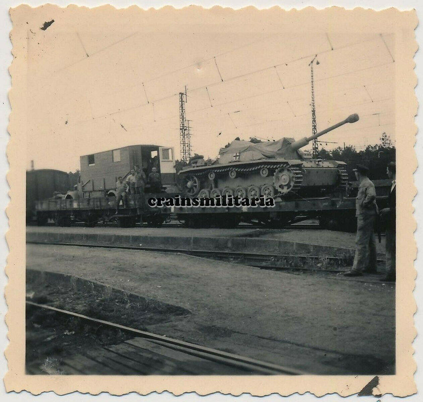 Orig. Foto StuG III Sturmgeschütz Panzer Bahnhof FONTAINEBLEAU F
