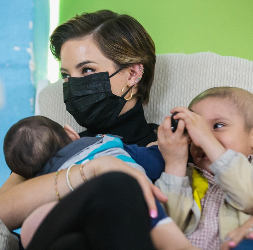 Exhiben cómo Mariana Rodríguez calla a niño detrás de cámaras y es criticada<br><br>¿Cuántos años tiene Mariana Rodríguez?