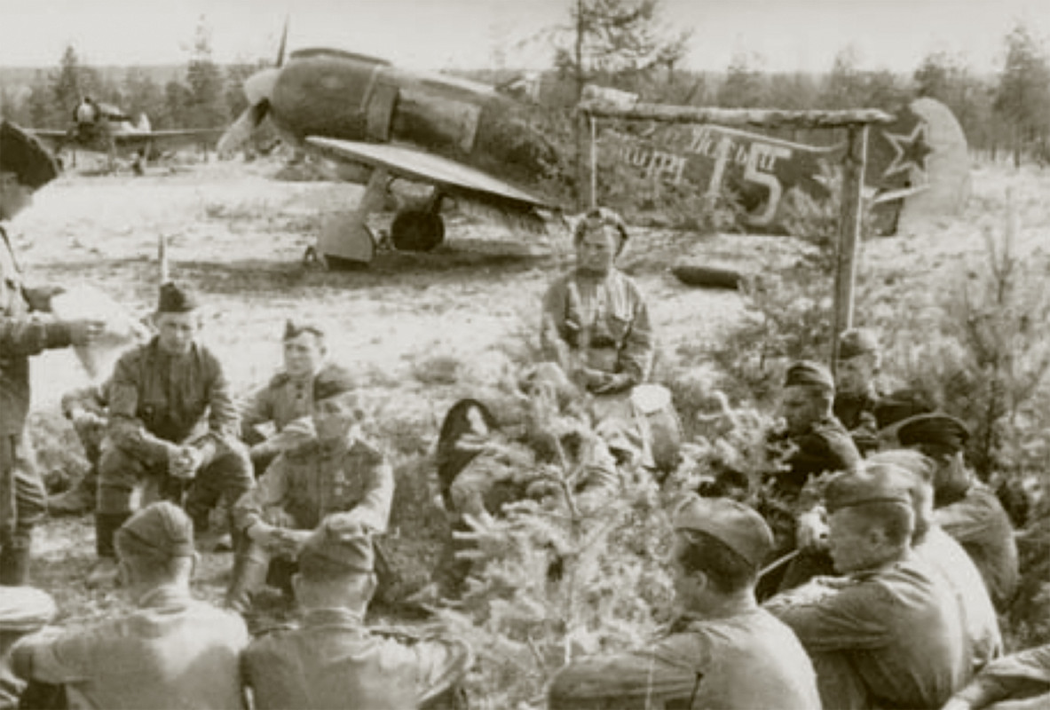 Lavochkin-La-5FN-159IAP-Silver-15-Pyotr-Likholetov-foreground-based-Karelian-Front-1944-01