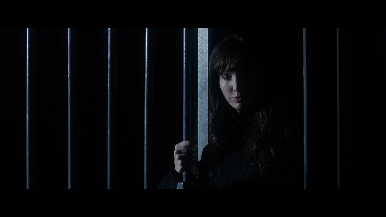 Malignant.2021.2160p.UHD.BDRemux.DTS-HD.MA.5.1.HDR.DoVi.Hybrid.P8.by.DVT.mkv_snapshot_01.44.49_[2022