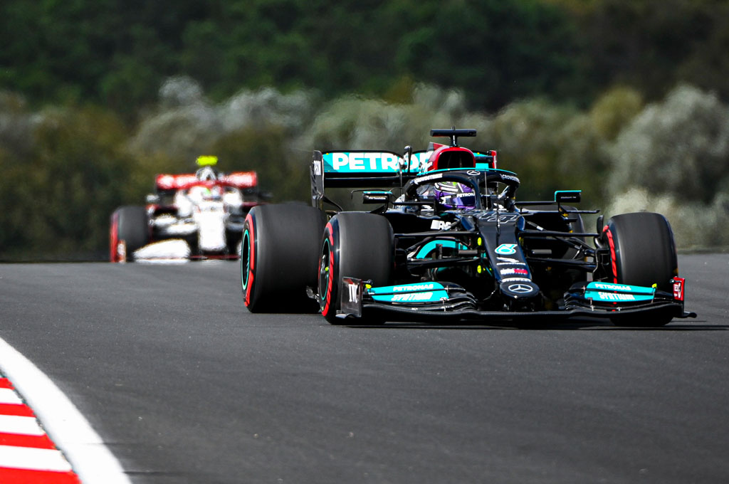 Lewis Hamilton consigue la primera posición en el libre del GP de Turquía