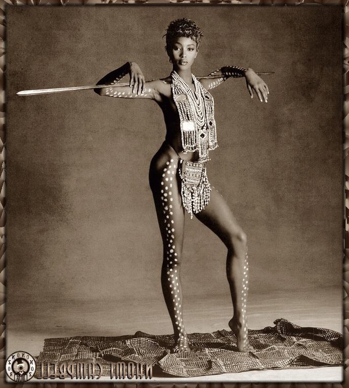 http://bitcast-p.v1.sjc1.bitgravity.com/break/chickipedia/www/images/1/10/Naomi_Campbell_017_615.jpg