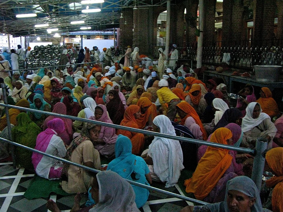 Volunteers helping at the Golden Temple langar in Amritsar Volunteers serving langar at Golden Temple
