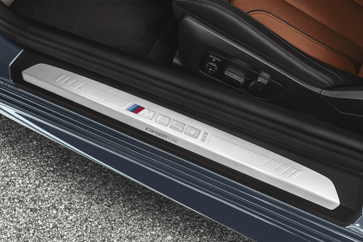 P90306617_highRes_the-all-new-bmw-8-se