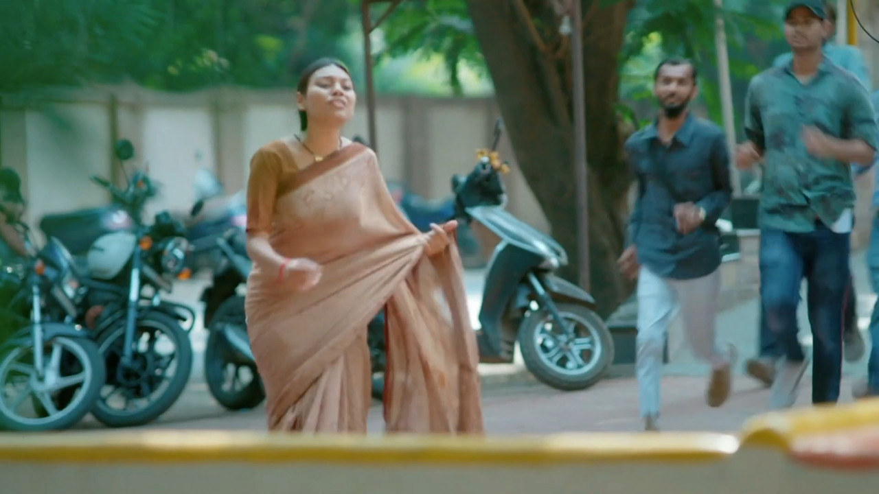 Dusky Girl Navel Slips in saree crimepatrol