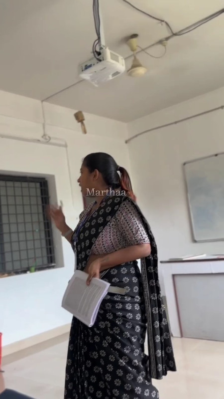 Hot teacher huge boobs and tummy in black saree.mp4_snapshot_00.05.156