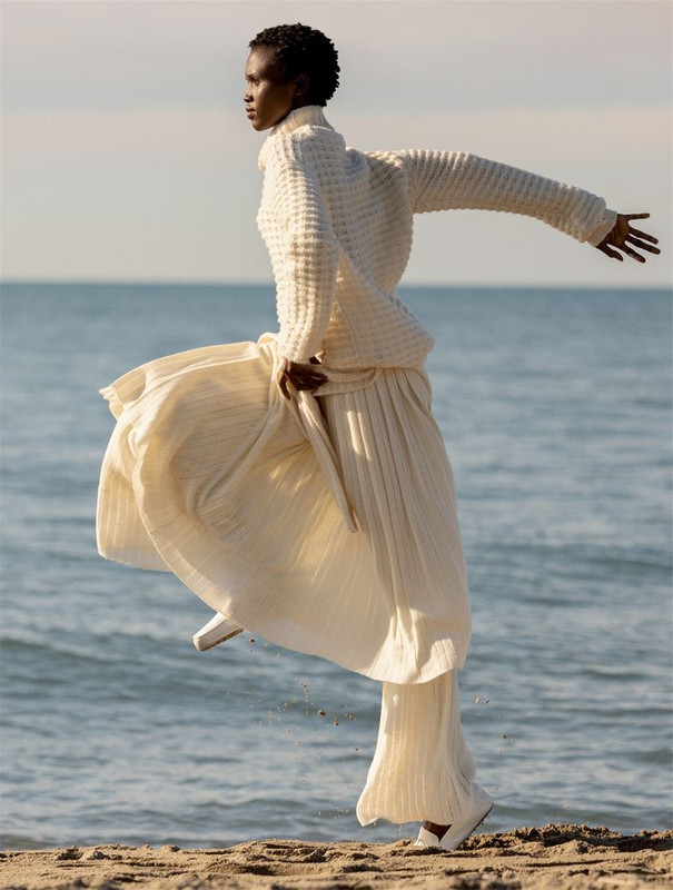 Loro Piana, la campagna SS23 celebra le origini italiane Loro Piana, la campagna SS23 celebra le origini italiane