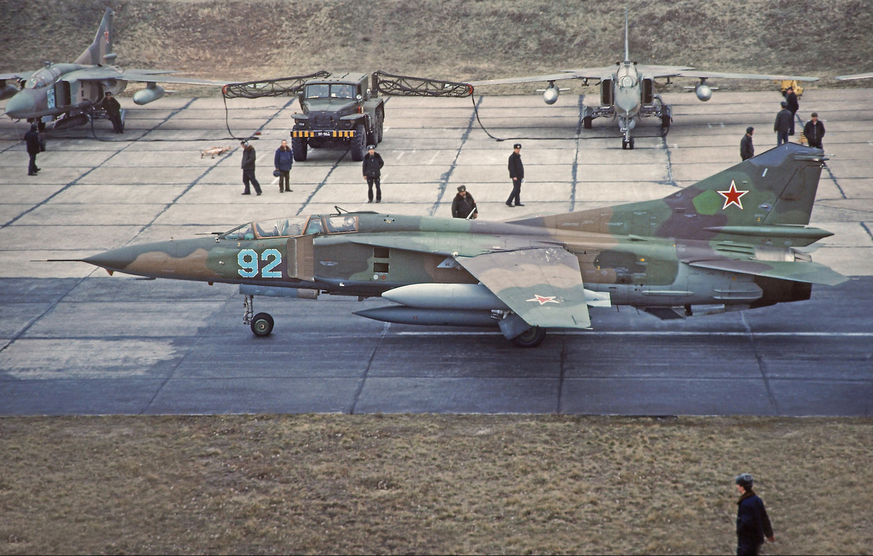 559 APIB Mig-23UB 92 Blue_6902015_[Finsterwalde 3.93] Leaving Germany for Dimitrievka (2)