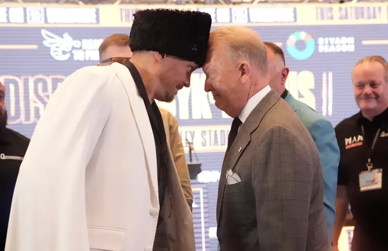 Франк Уорън ще съди WBC, ако Усик не се бие с Кабайел