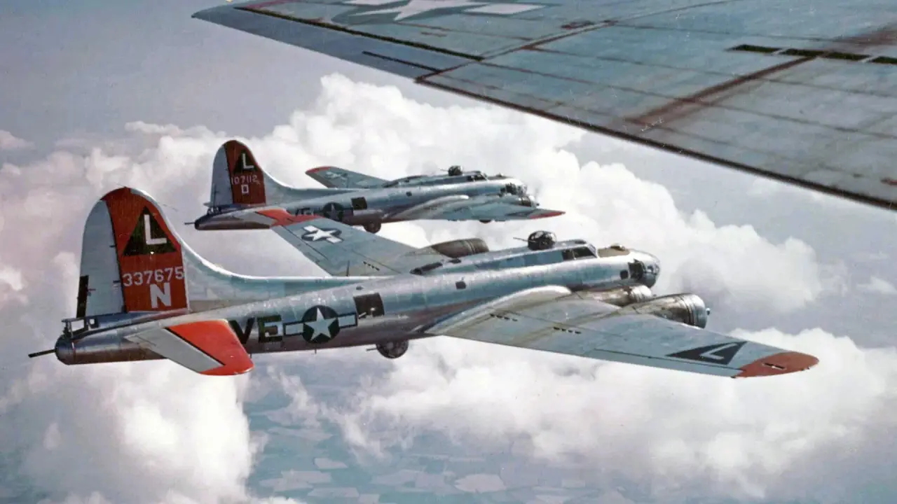 Photos colorisees  - Page 37 B-17-USAAF-scaled