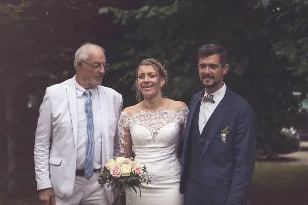 anais-jeremy-grand-pere-groupe-famille-heureux-joie