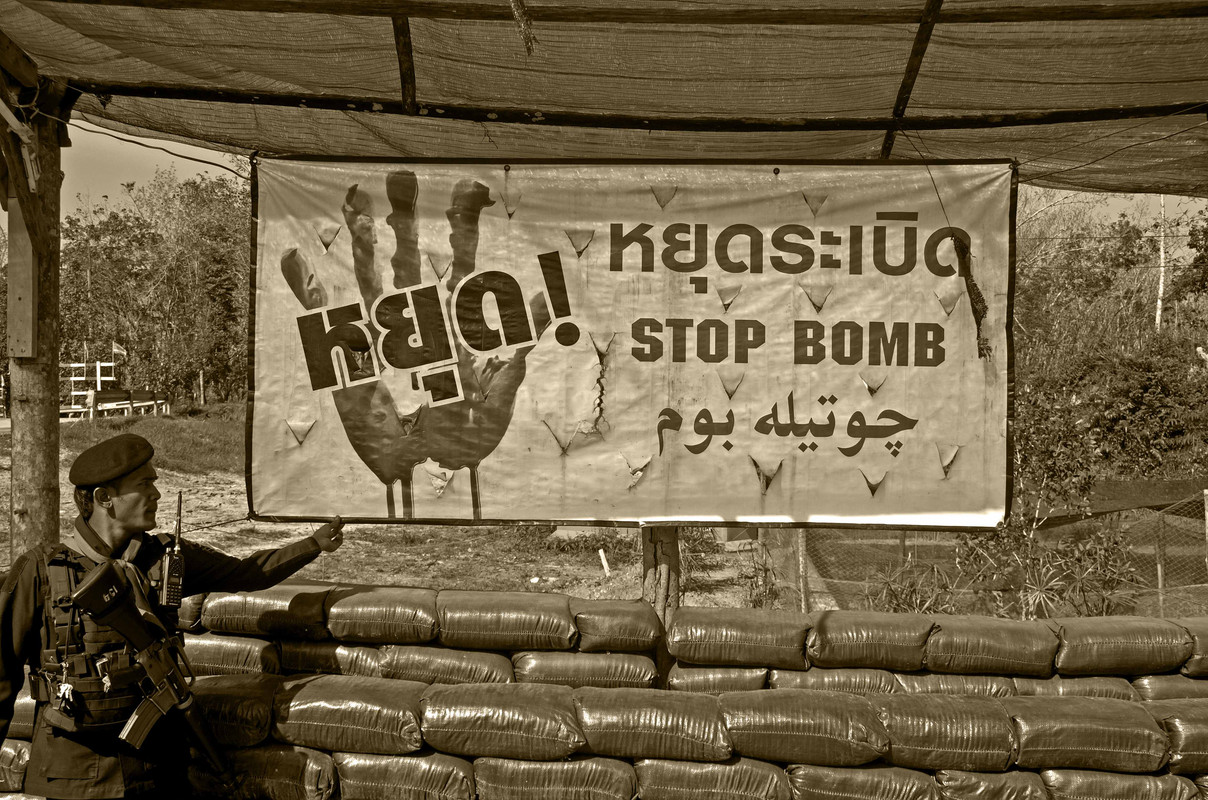 Stop bombs in the south.sm