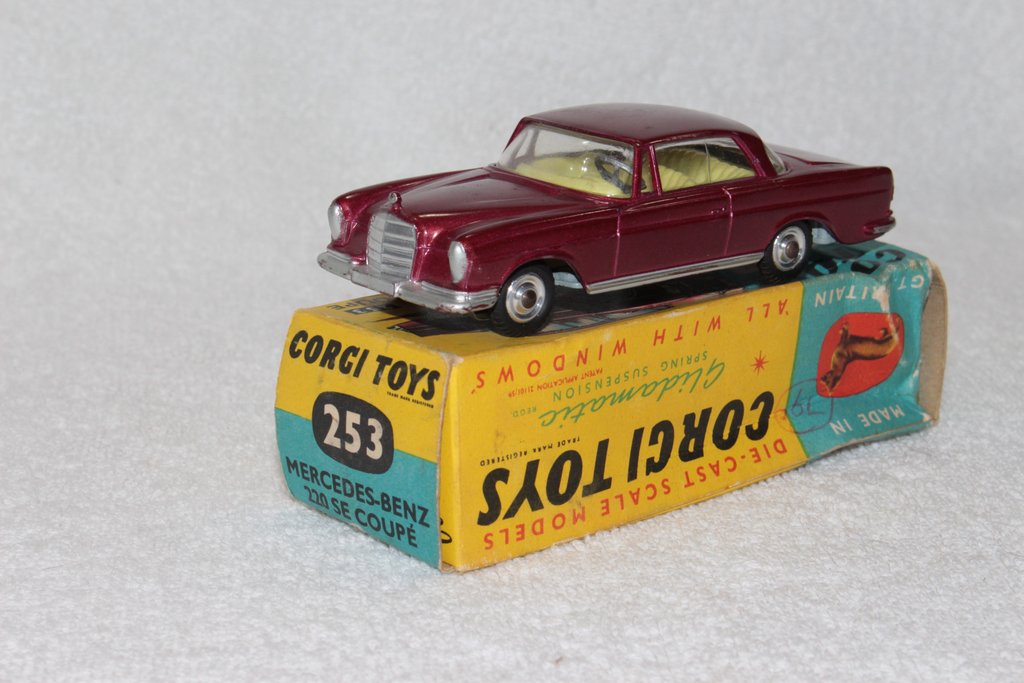 116_CT_253_Mercedes_Benz_220_SE_Coupe