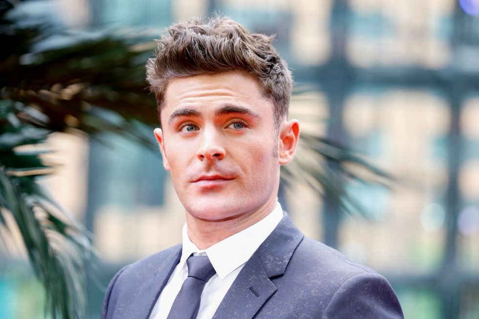zac-efron-1521636233-72-2020042111371983