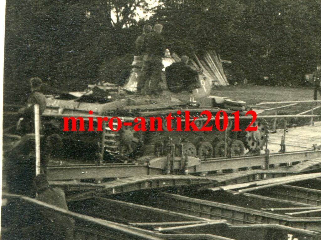 Foto, Wehrmacht, Panzer auf einer Notbrücke, Wat