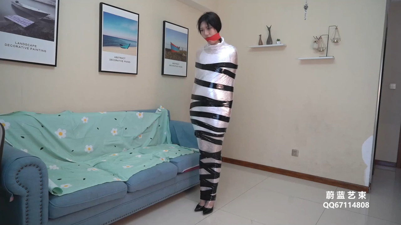 蔚蓝艺束 子晗 保鲜膜黑胶带木乃伊.mp4_20210724_130611.122