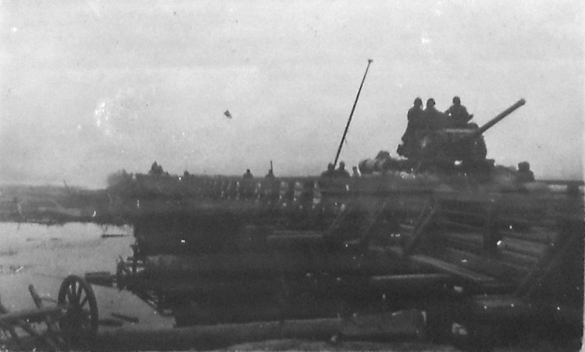 Боевой путь Первой гвардейской танковой армии и её герои Том 7  Поход  на  Берлин (4)