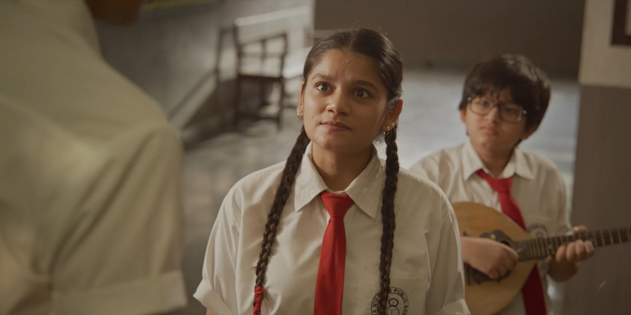 Yeh Meri Family 2024 WebRip Season 3 [Hindi] 480p 720p ESub Screenshot