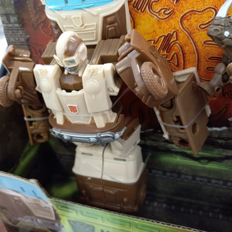 ROTB-Mainline-Beast-Weaponizer-Wheeljack-03