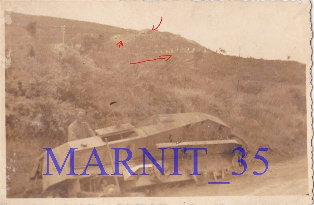 Halbketten SDFZ 250 Frankreich Feldzug im Hintergrund französisc