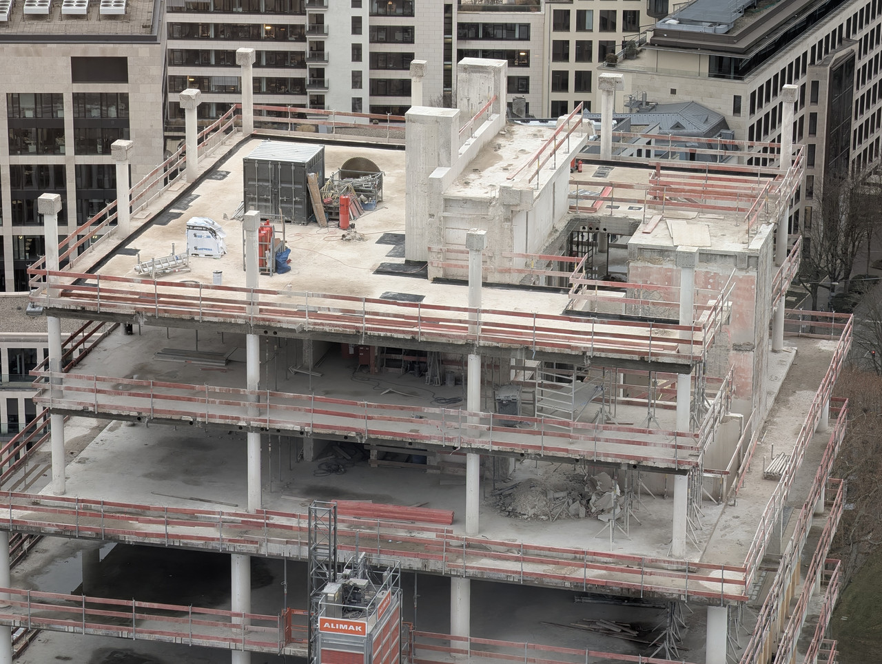 PXL 20251204 124623460