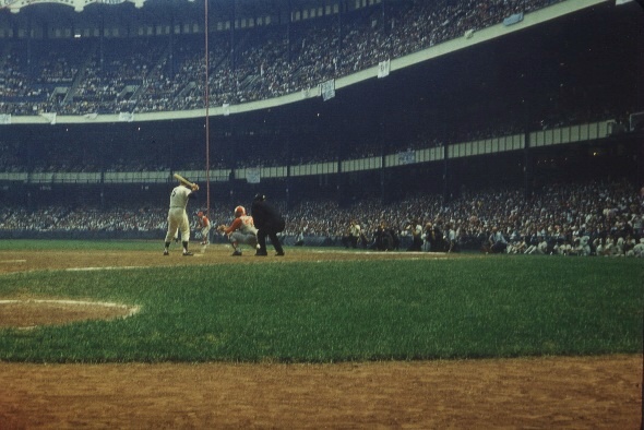 Joe-Di-Maggio-at-Bat-1950.jpg