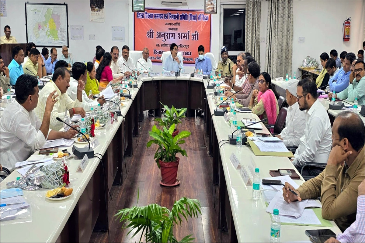 जनपद में 1479 लोगों को दिया गया मनरेगा अंतर्गत 100 दिन का रोजगार, कैम्प लगा कर जाॅब कार्ड बनाए जाने के दिए निर्देश