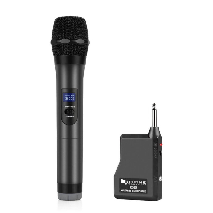 Micrófono inalámbrico Fifine con su receptor USB.