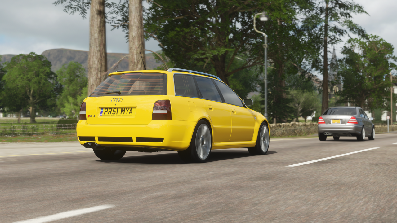 FH4-Audi-RS4-Avant-B5-3.png