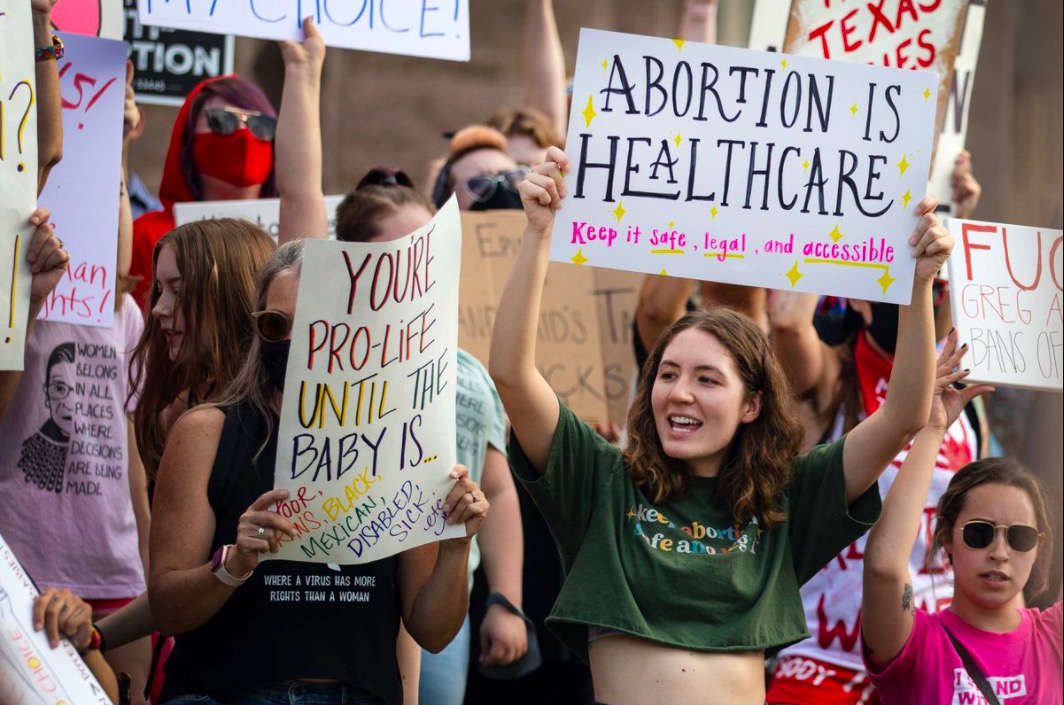 Jueces de la Suprema Corte podrían revocar la polémica ley anti aborto en Texas