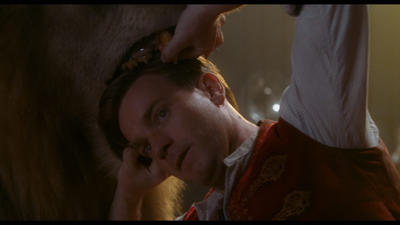 Big.Fish.2003.2160p.UHD.BDRemux.TrueHD.Atmos.HDR.DoVi.Hybrid.P8.by.DVT.mkv_snapshot_00.55.03_[2022.0