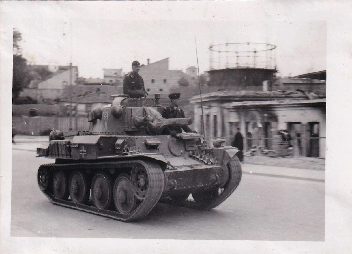 Foto Panzer Panzerkampfwagen 38 (t) mit Kommandant 2 WK