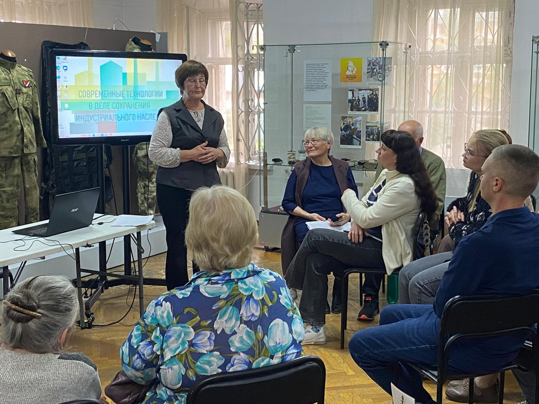 3И.В. Никешина читает доклад «Копылов, управляющий Лайским заводом».