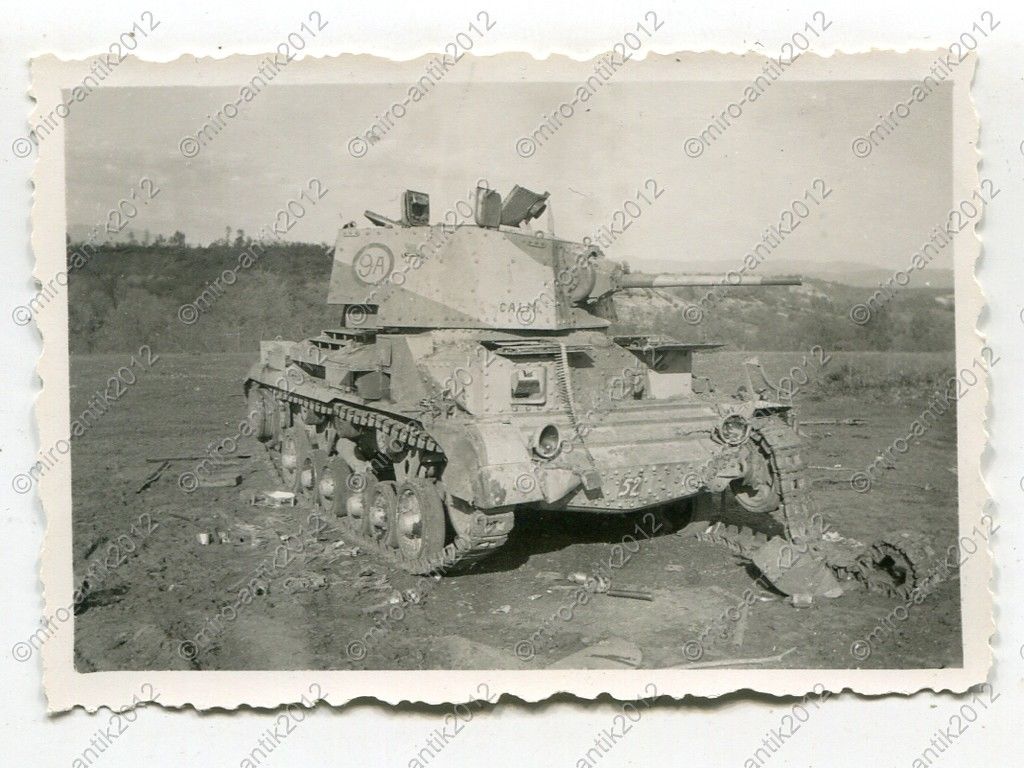 Foto, Wehrmacht, zerstörter englischer Panzer, N