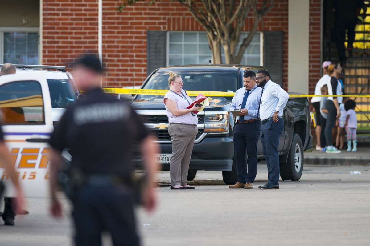 Madre y su novio acusados tras hallazgo de restos de un menor en Texas