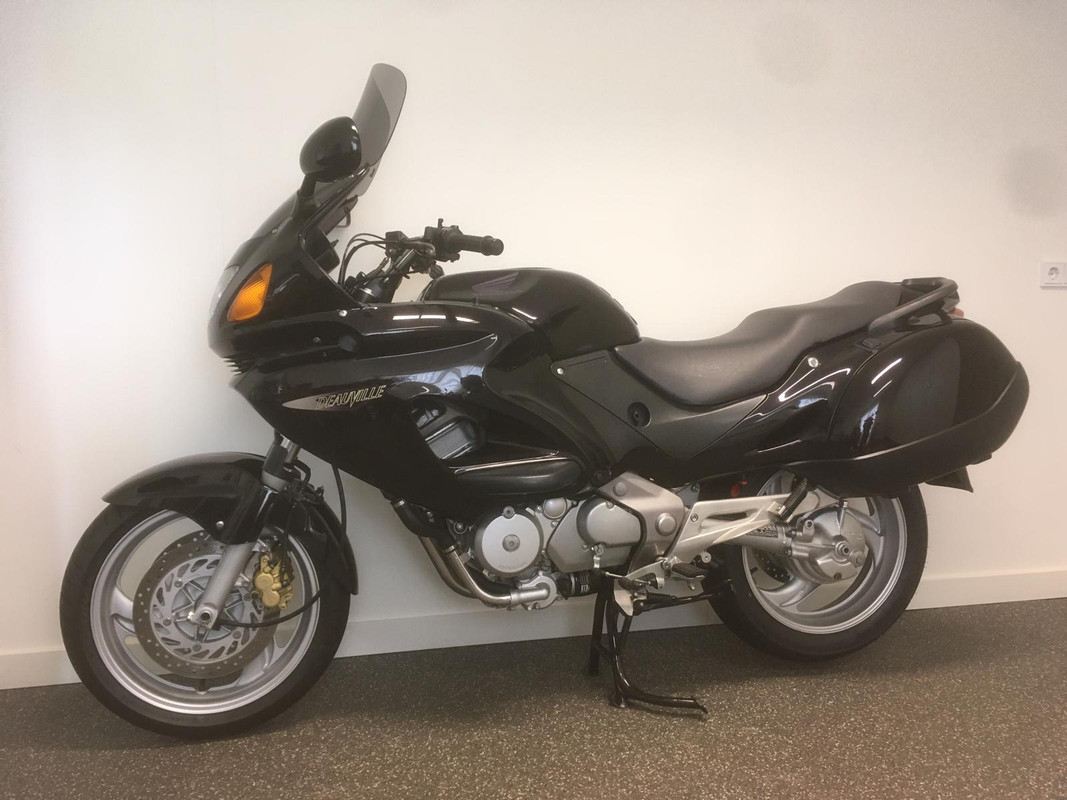 Honda Deauville NT650V