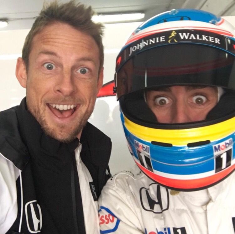 HAKWNZNWEAEG5hw-format-jpg-name-900x900.