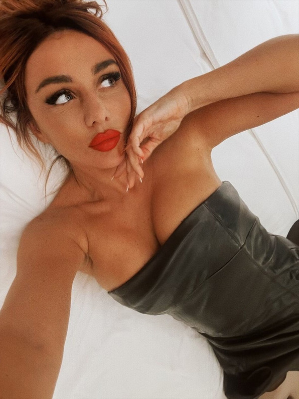 imgonline-com-ua-Rotate-360-Z21rrHh4OHqHqMh