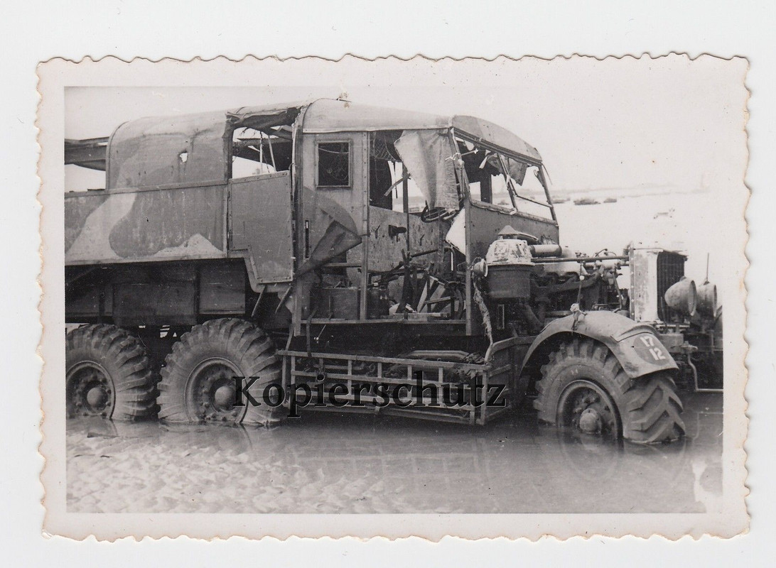 Foto 2. Wk englisches zerstörtes Beute-Fahrzeug 