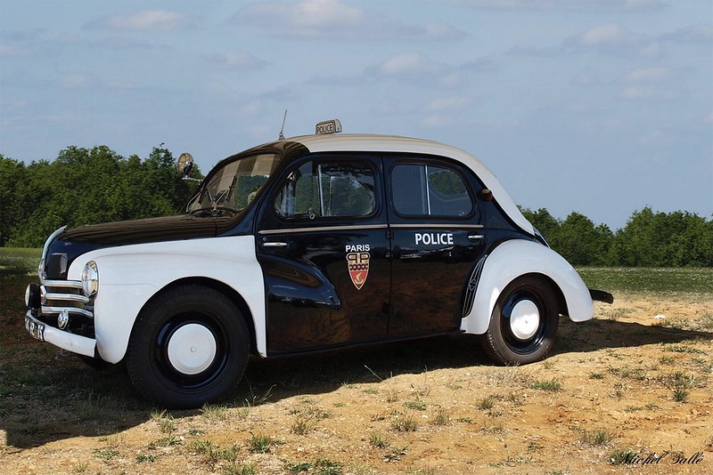 blacknwhite-police-car.jpg