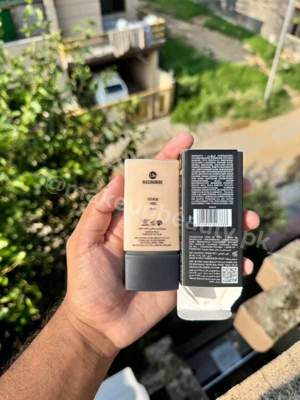 Huda Beauty Easy Blur Airbrush Foundation – 30 ML - image 2