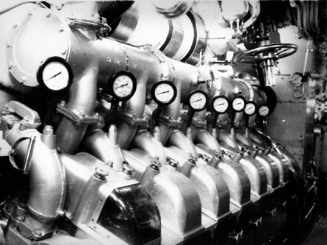 HMS Narwal (S.03) дизельный отсек
