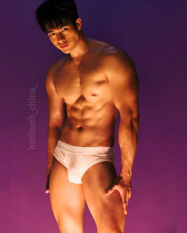 Photo by Chinese hunks 全球華男 on October 20, 2023. May be an image of one or more people.